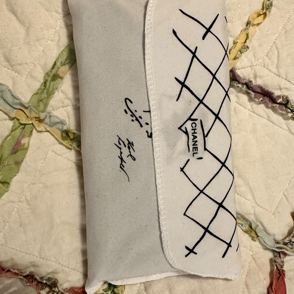 Black quilted wallet - Picture 3 of 7